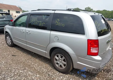 2010 Chrysler Town & Country Touring z USA, uszkodzony, nr VIN 2A4RR5D15AR273580